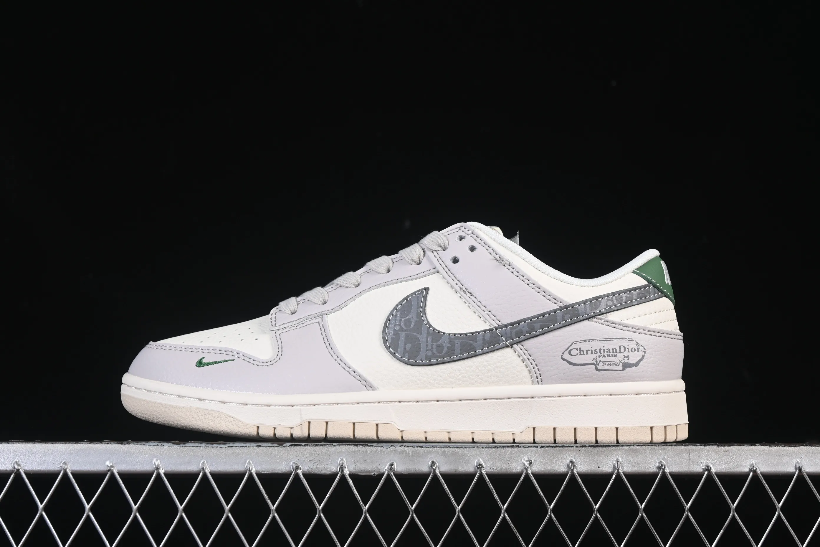 All Categories Nk SB Dunk Series Nk SB Dunk Low High-end Customized Low-top Shoes Nike SB Dunk Low Dior Co-branded Gray Green Tail Anniversary High-end Customized Low-top Casual Shoes ZH2588-276